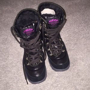 Black winter boots from north face.